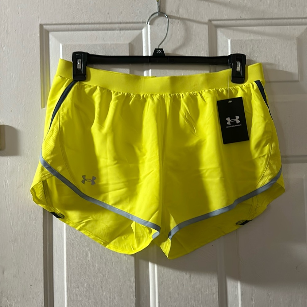 UNDER ARMOUR FLY BY 2.0 RUNNING SHORTS: YELLOW: NEW WITH TAGS: SIZE LARGE